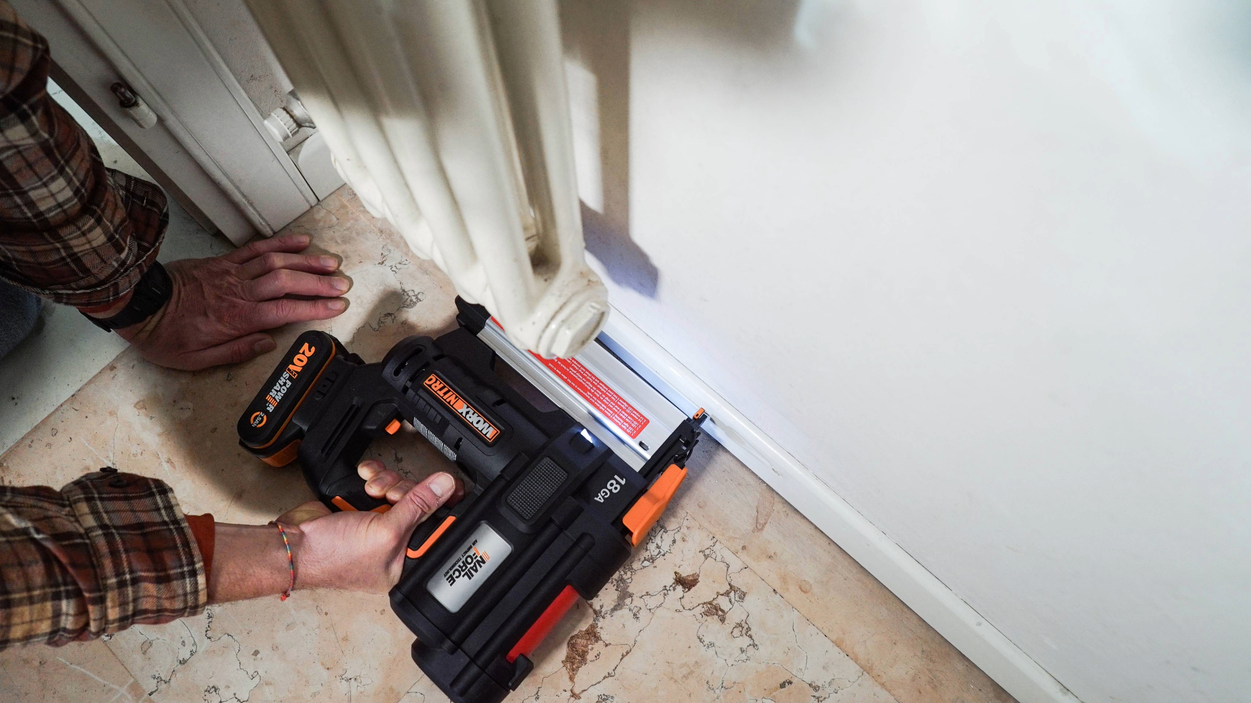 Worx WX842.9 - Clavadora de corona NITRO 20V (S/bat)